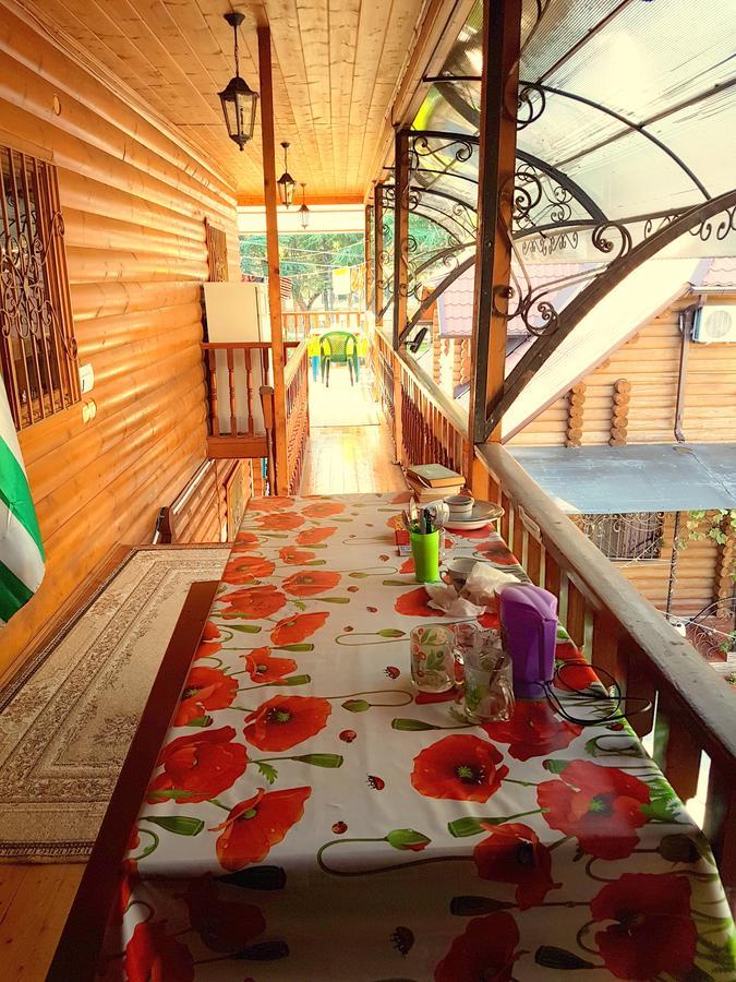 U Iriny Hotel Pitsoenda Buitenkant foto