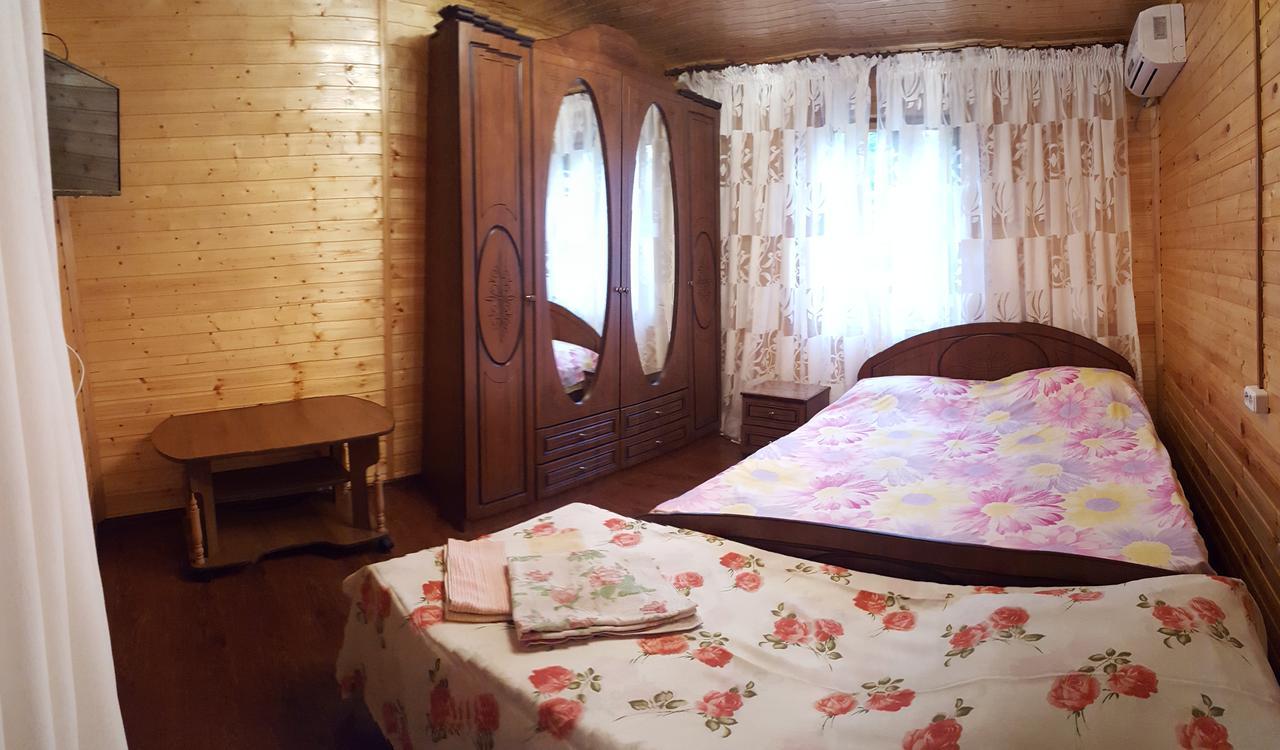 U Iriny Hotel Pitsoenda Buitenkant foto