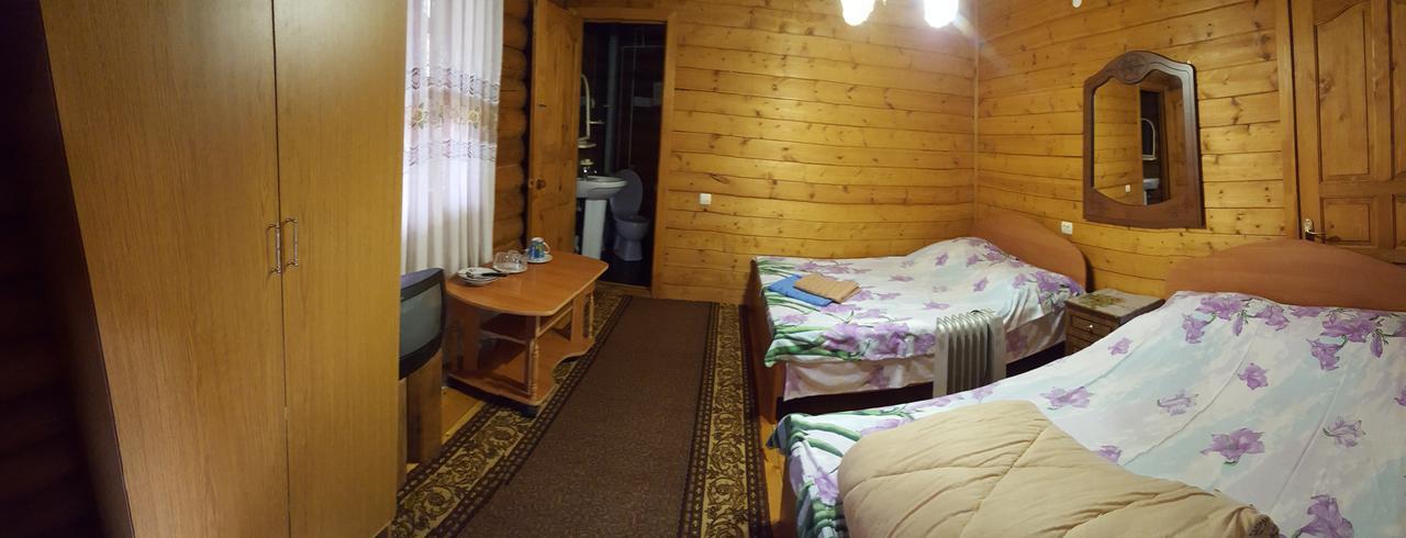 U Iriny Hotel Pitsoenda Buitenkant foto