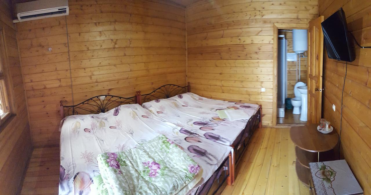 U Iriny Hotel Pitsoenda Buitenkant foto